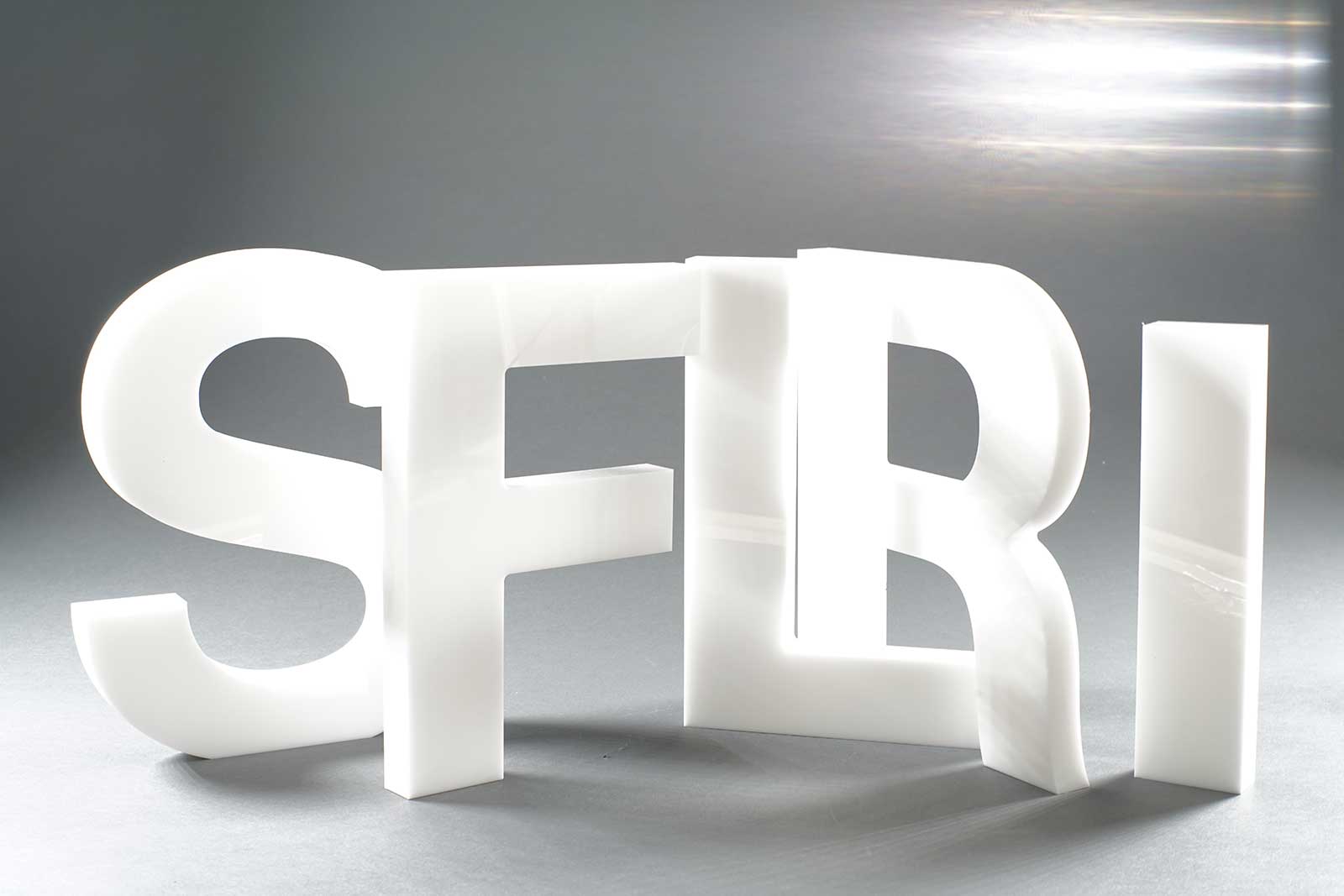 Laserschneiden und Fräsen von Acrylglas